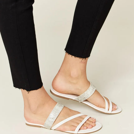 WILD DIVA Rhinestone Strappy Flat Sandals - Image 4
